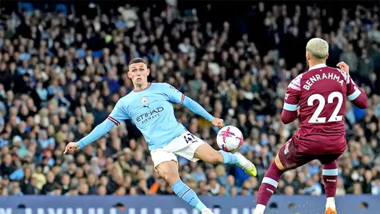 Cú Demi-Volley ấn định tỷ số 3-0 của Phil Foden